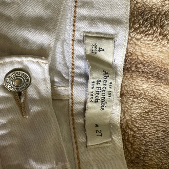 White shorts - Picture 2 of 3